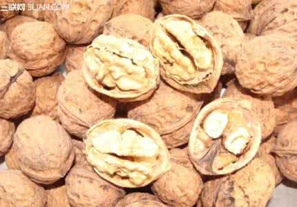 核桃枝煮水喝有啥益处 孕妇吃核桃益处多多