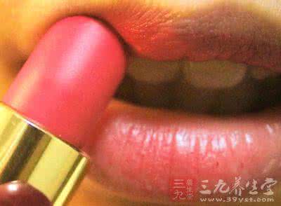 适合40岁女人的口红 女人口红揭示的心理密码