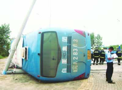 江西省樟树船只侧翻 江西客车侧翻 乘坐客车的注意法则