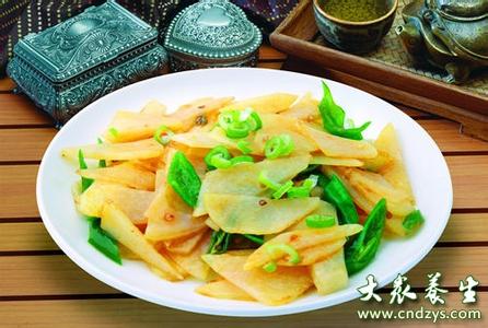 家常菜土豆片炒肉 土豆片炒辣椒 这道家常菜营养很是丰富