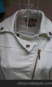 白色包包染色了怎么办 牛仔衣容易染色吗 白色包包发黄了怎么办