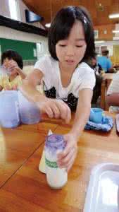 日本孩子的午餐 和日本孩子吃午餐的震撼