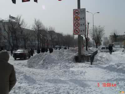 消失在暴风雪中的恋人 暴风雪中的塔吊