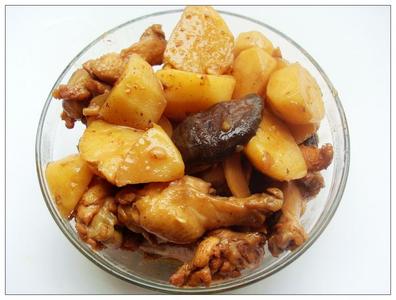 香菇土豆焖饭 0失败率下饭家常菜-----土豆香菇烧鸡腿