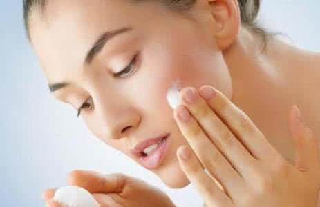 敏感肌肤用什么卸妆 卸妆不注意细节 当心肌肤年龄老十岁