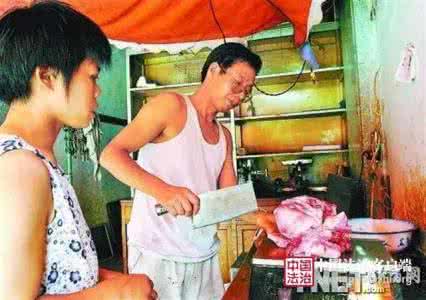 北大才子辞公职卖猪肉 北大才子辞公职卖猪肉 刚刚,那个卖猪肉的北大毕业生出手,再度震惊全国