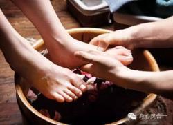 养生先养腿和脚 人老脚先老，养生先养脚