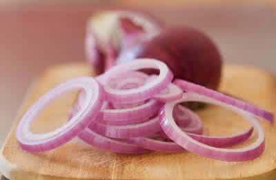 糖尿病人打胰岛素剂量 糖尿病人打胰岛素好吗 糖尿病人别忘了吃洋葱！它是胰岛细胞的保护神