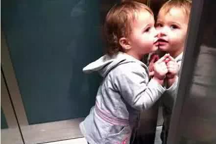 电梯里为什么要放镜子 电梯里为什么要“放镜子”？90%的人都不知道！