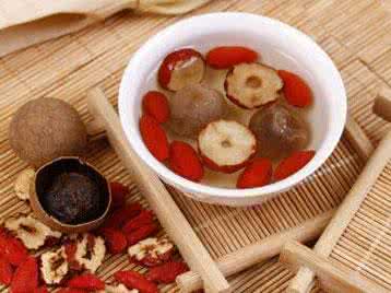 心火吃什么降火最快 夏季如何去燥降火 中医药膳泻心火