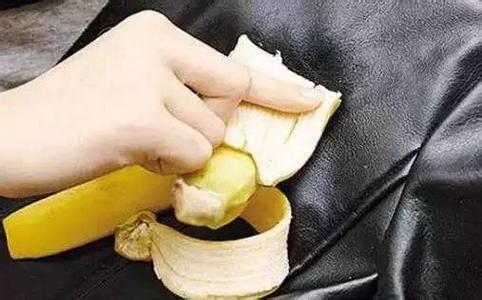 女子坚持吃香蕉一个月 ? 女子每天吃香蕉皮，坚持一个月，结果…