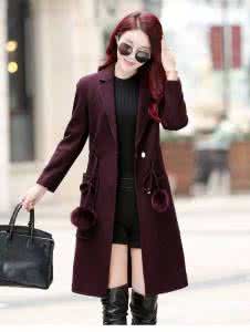 冬天穿大衣还是羽绒服 冬天大衣怎么搭配 冬天大衣千万别这样穿，因为太美了会有危险！