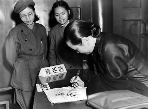 毛主席和宋庆龄的关系 俄国档案：宋庆龄当主席 毛泽东应当总理