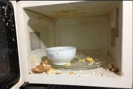 微波炉加热生鸡蛋 微波炉加热生鸡蛋为什么会爆炸?哪些东西不能放进微波炉？