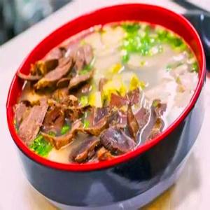 鸭血粉丝汤 口感鲜香,爽口宜人的南京风味小吃----鸭血粉丝汤