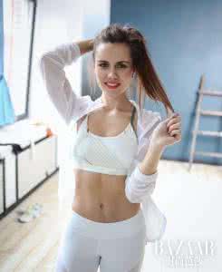 绝世宠妃 胖妹变凤凰 3年怒甩100斤！从胖妹变马甲线女神，这个俄国姑娘不简单！