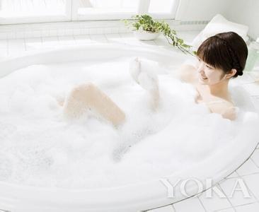 模拟人生在浴缸里泡澡 幸福泡澡 浴缸里的减肥操