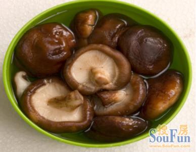 醋浸大蒜 醋泡大蒜，醋浸香菇能降低人体胆固醇