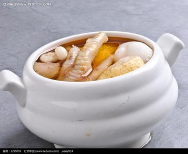 川贝炖雪梨的功效 川贝炖雪梨的功效 正确食用川贝炖雪梨