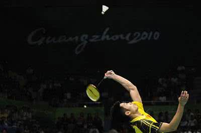 打羽毛球的技巧 打羽毛球 教大家简单的打羽球技巧