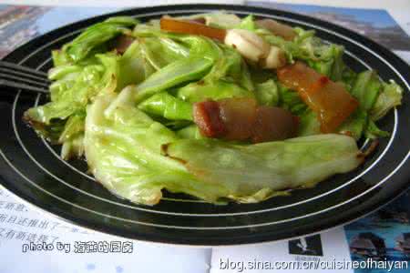 手撕包菜炒腊肉 透露一下手撕包菜好吃的小秘密--【腊香包菜】