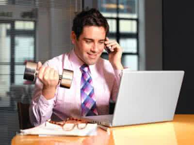 久坐腰部不适 办公室健身 四个运动带走久坐不适