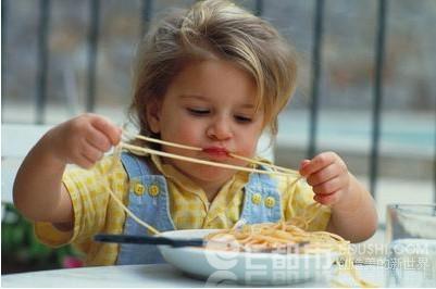 宝宝不爱吃饭怎么办 【母婴】宝宝不爱吃饭？都是你这样喂出来的