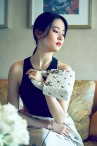 刘亦菲倪妮抢dior代言 刘亦菲气质怎么培养 倪妮刘亦菲气质好,原来配饰有玄机