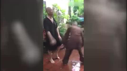 咏春本能 咏春本能 功夫高手表演咏春快手 手法之快如本能反应让人乍舌