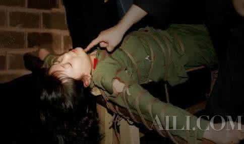 中国越战对越南三光 美大兵惊曝：美军越战中审讯越南女俘的骇人手段！