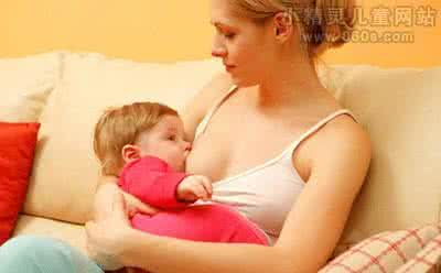 宝宝尿床了 哥哥摸摸 宝宝一岁前多摸摸她身体的这两个部位,孩子长大后会感谢你的