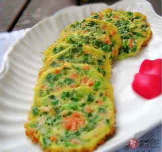 韭菜蛋饼的做法 韭菜香肠蛋饼(做法附图)*