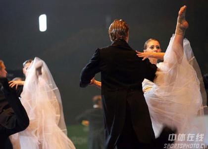 华尔兹右转步动作要领 华尔兹击剑歩动作要领 击剑的动作要领-击剑的好处