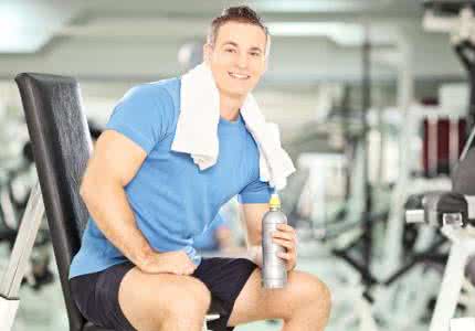 空腹喝醋破坏肠胃吸收 喝醋减肥伤肠胃 瘦身MM需慎重