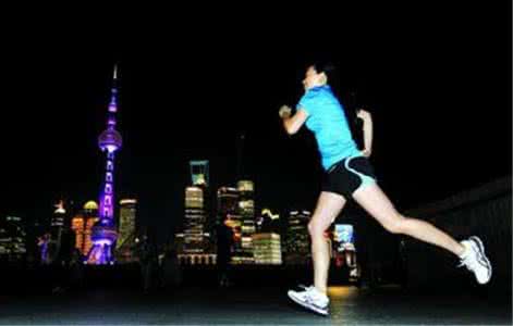 夜跑有什么好处坏处 夜跑的好处 夜跑有什么好处
