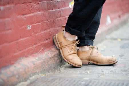 露脚踝的袜子 到脚踝的袜子叫什么 不能露脚踝的冬天，袜子该怎么穿搭最闷骚？