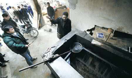 地沟油处理设备 地沟油作坊被端 合肥两处日产百余只松香鸭的黑作坊被捣毁