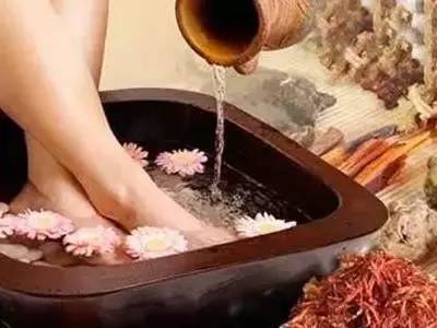 排出毒素一身轻松 排出毒素一身轻松 美容养生经，轻松排出体内垃圾，重回18岁！！