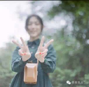 形影不离 以前爱一个人,形影不离.现在爱一个人,放在心里