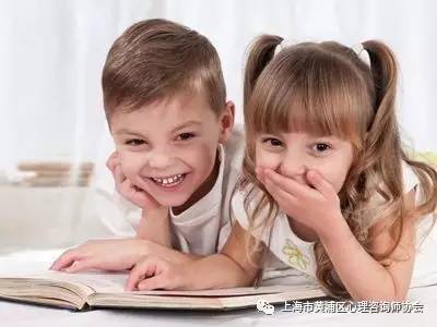 如何培养孩子爱上读书 怎样让宝宝喜欢读书_让孩子爱上阅读的4个小妙招