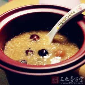 小米粥加红枣 小米粥加红枣 小米加红枣
