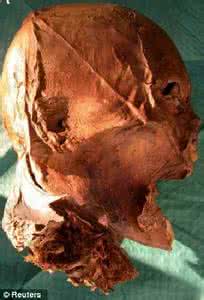 鲜血沼泽的神秘箱子 蘸有路易十六鲜血的神秘血手帕（图）