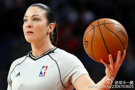 篮球裁判手势图解 篮球裁判的手势 351字 投稿:龚跁跂