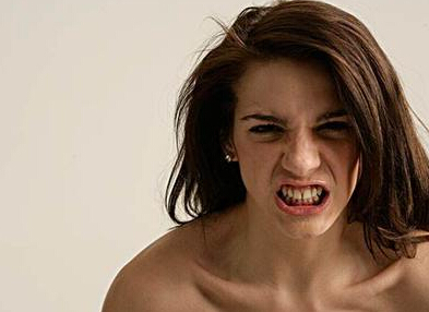 生气伤身 女人爱生气“毁容”更伤身