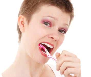 柠檬汁美白牙齿 柠檬汁美白牙齿 柠檬美白牙齿怎么用？