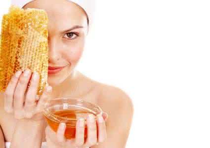 女人保养皮肤最好方法 如何用蜂蜜来保养皮肤？原来蜂蜜才是最好的面膜！
