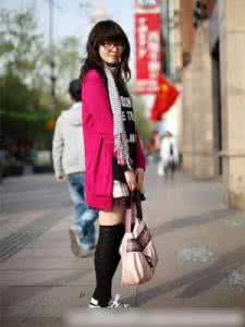 红色帆布鞋怎么搭配 帆布鞋怎么搭配  帆布鞋搭配技巧