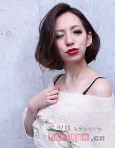 不对称短发 气质女生短发发型盘点 时尚不对称发型彰显魅力