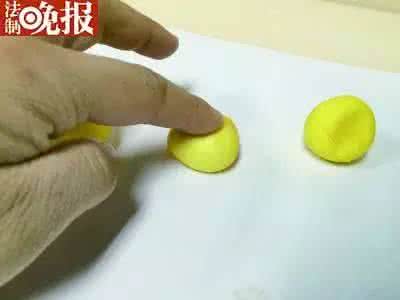 上海地铁吐痰男子资料 北京地铁又现奇葩：吐痰脱袜躺着睡|北京城事