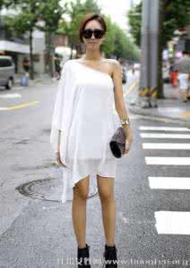 雪纺连衣裙 初秋微凉 仙气飘飘雪纺连衣裙美搭 初秋微凉天适合穿衣搭配